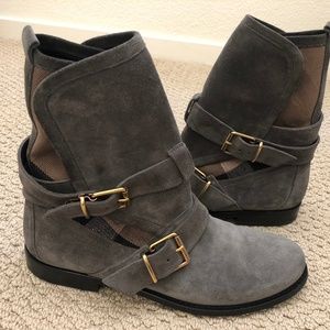 Authentic Burberry Suede round toe boots in grey